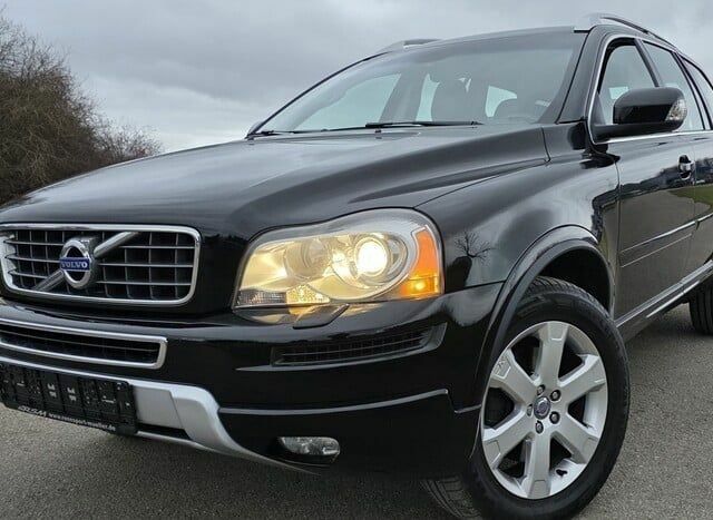 Чорний Вольво ХС90, об'ємом двигуна 2.4 л та пробігом 200 тис. км за 3900 $, фото 1 на Automoto.ua