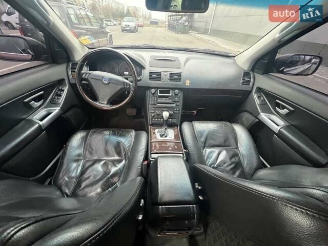 Красный Вольво ХС90, объемом двигателя 0 л и пробегом 377 тыс. км за 11000 $, фото 1 на Automoto.ua