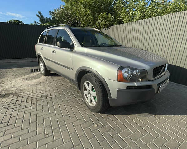 Серый Вольво ХС90, объемом двигателя 2.5 л и пробегом 400 тыс. км за 8800 $, фото 1 на Automoto.ua