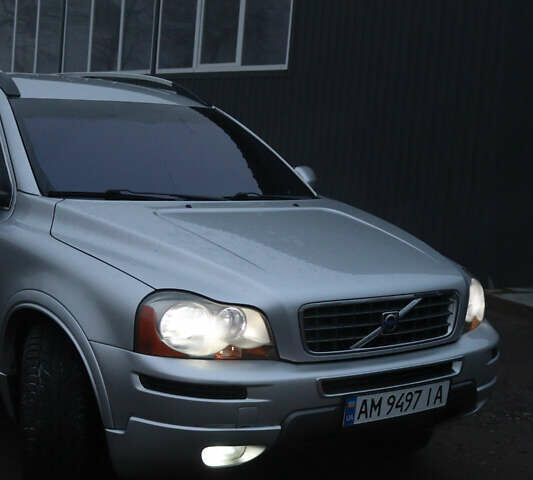 Серый Вольво ХС90, объемом двигателя 2.4 л и пробегом 180 тыс. км за 10500 $, фото 1 на Automoto.ua