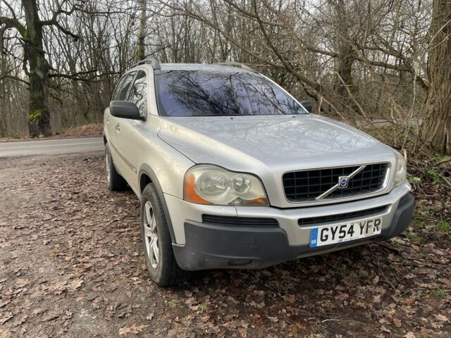 Серый Вольво ХС90, объемом двигателя 2.4 л и пробегом 210 тыс. км за 5500 $, фото 1 на Automoto.ua