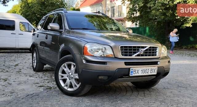 Серый Вольво ХС90, объемом двигателя 2.4 л и пробегом 273 тыс. км за 13999 $, фото 1 на Automoto.ua