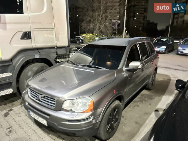 Серый Вольво ХС90, объемом двигателя 2.4 л и пробегом 280 тыс. км за 13800 $, фото 1 на Automoto.ua