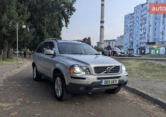 Серый Вольво ХС90, объемом двигателя 2.4 л и пробегом 335 тыс. км за 8000 $, фото 1 на Automoto.ua