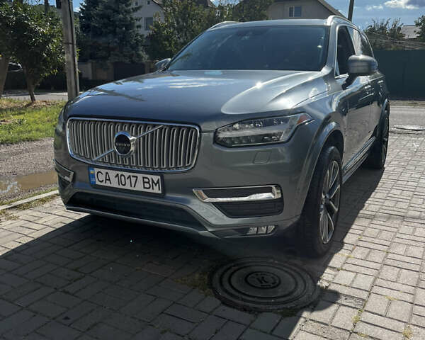 Серый Вольво ХС90, объемом двигателя 1.97 л и пробегом 220 тыс. км за 27000 $, фото 1 на Automoto.ua