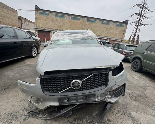 Серый Вольво ХС90, объемом двигателя 2 л и пробегом 80 тыс. км за 12500 $, фото 1 на Automoto.ua