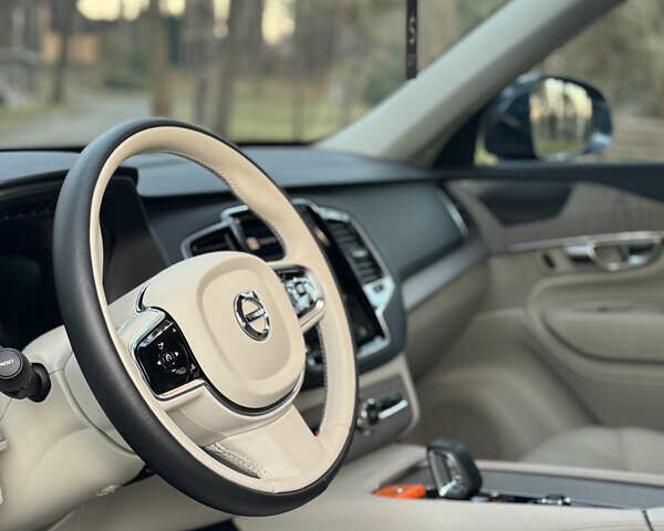 Серый Вольво ХС90, объемом двигателя 1.97 л и пробегом 22 тыс. км за 49900 $, фото 1 на Automoto.ua