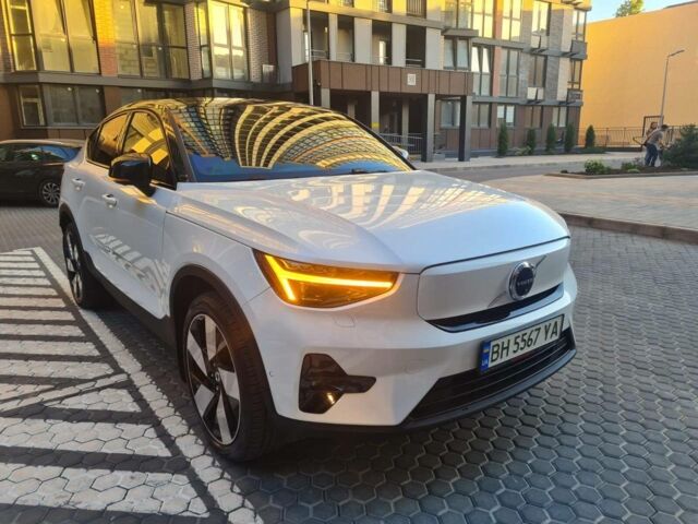 Белый Вольво C40 Recharge, объемом двигателя 0 л и пробегом 17 тыс. км за 36700 $, фото 1 на Automoto.ua