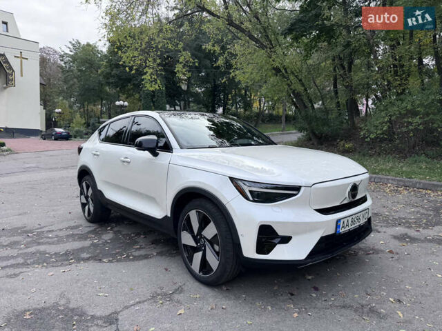 Белый Вольво C40 Recharge, объемом двигателя 0 л и пробегом 17 тыс. км за 31700 $, фото 1 на Automoto.ua