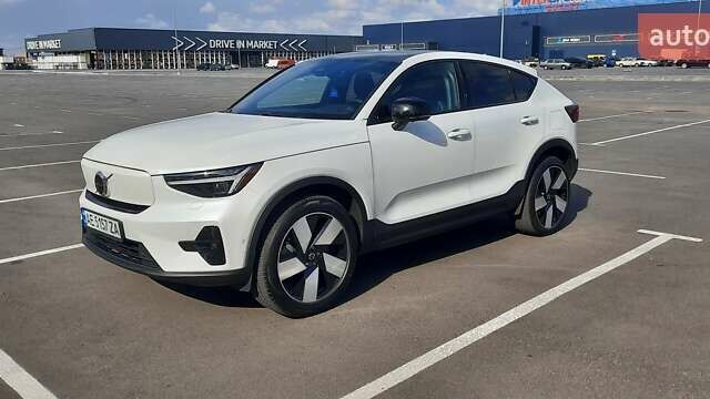 Белый Вольво C40 Recharge, объемом двигателя 0 л и пробегом 37 тыс. км за 34900 $, фото 1 на Automoto.ua