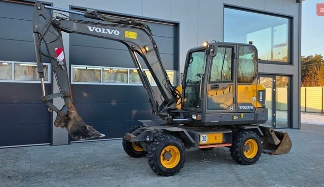 Желтый Вольво EW 60C, объемом двигателя 3 л и пробегом 3 тыс. км за 53500 $, фото 1 на Automoto.ua