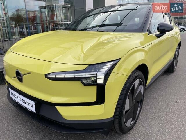 Желтый Вольво EX30, объемом двигателя 0 л и пробегом 19 тыс. км за 43034 $, фото 1 на Automoto.ua