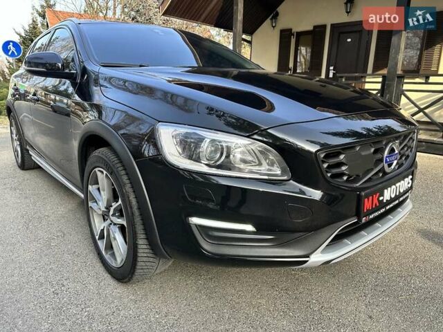 Черный Вольво V60 Cross Country, объемом двигателя 1.97 л и пробегом 139 тыс. км за 19300 $, фото 1 на Automoto.ua