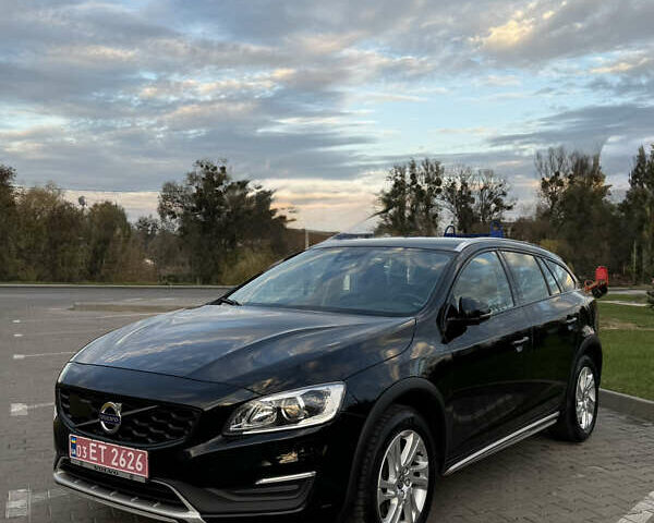 Чорний Вольво V60 Cross Country, об'ємом двигуна 2 л та пробігом 191 тис. км за 17150 $, фото 1 на Automoto.ua