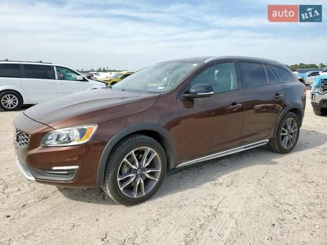 Коричневый Вольво V60 Cross Country, объемом двигателя 2 л и пробегом 80 тыс. км за 2500 $, фото 1 на Automoto.ua