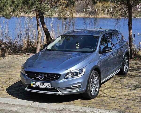 Сірий Вольво V60 Cross Country, об'ємом двигуна 1.97 л та пробігом 77 тис. км за 23500 $, фото 1 на Automoto.ua