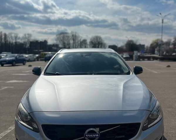 Сірий Вольво V60 Cross Country, об'ємом двигуна 2 л та пробігом 169 тис. км за 16300 $, фото 1 на Automoto.ua