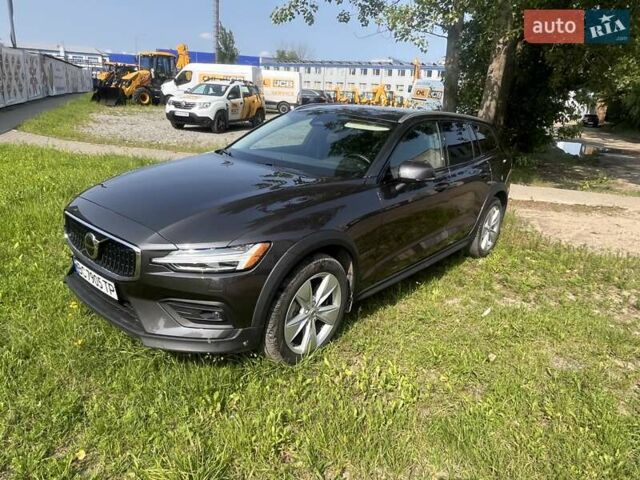Серый Вольво V60 Cross Country, объемом двигателя 1.97 л и пробегом 26 тыс. км за 33900 $, фото 1 на Automoto.ua