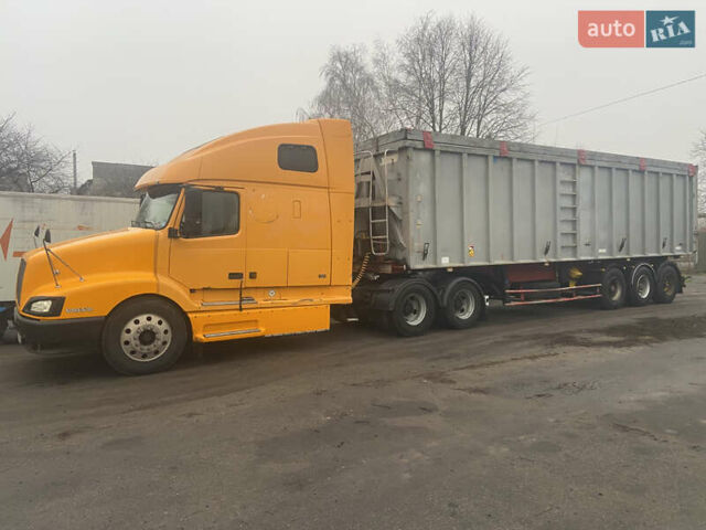 Желтый Вольво VNL 660, объемом двигателя 12.1 л и пробегом 1000 тыс. км за 25500 $, фото 1 на Automoto.ua