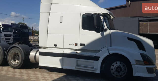 Білий Вольво VNL 670, об'ємом двигуна 12 л та пробігом 988 тис. км за 13400 $, фото 1 на Automoto.ua