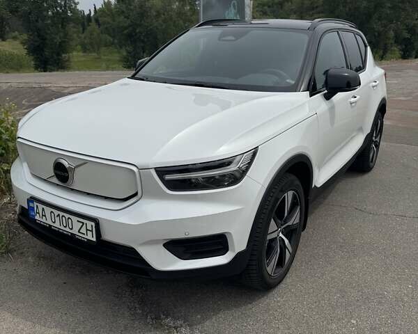 Белый Вольво XC40 Recharge, объемом двигателя 0 л и пробегом 29 тыс. км за 33000 $, фото 1 на Automoto.ua