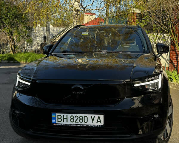 Черный Вольво XC40 Recharge, объемом двигателя 0 л и пробегом 36 тыс. км за 32000 $, фото 1 на Automoto.ua