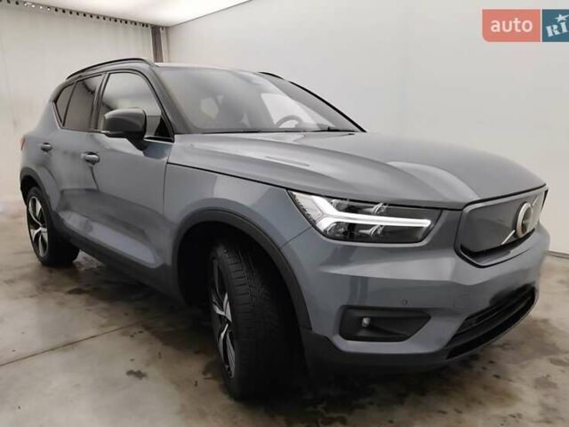 Серый Вольво XC40 Recharge, объемом двигателя 0 л и пробегом 74 тыс. км за 31800 $, фото 1 на Automoto.ua