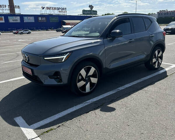 Серый Вольво XC40 Recharge, объемом двигателя 0 л и пробегом 14 тыс. км за 38500 $, фото 1 на Automoto.ua