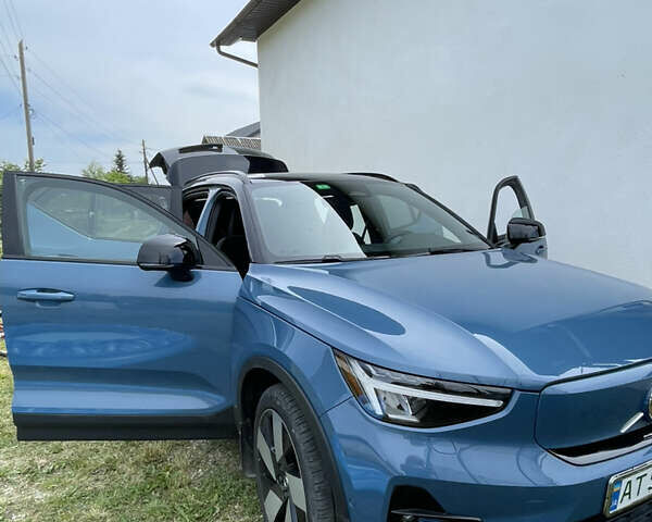 Синий Вольво XC40 Recharge, объемом двигателя 0 л и пробегом 19 тыс. км за 28100 $, фото 1 на Automoto.ua