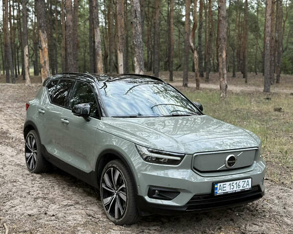 Зеленый Вольво XC40 Recharge, объемом двигателя 0 л и пробегом 43 тыс. км за 35999 $, фото 1 на Automoto.ua