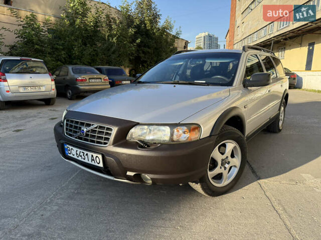 Серый Вольво XC70 Cross Country, объемом двигателя 2.44 л и пробегом 238 тыс. км за 7200 $, фото 1 на Automoto.ua