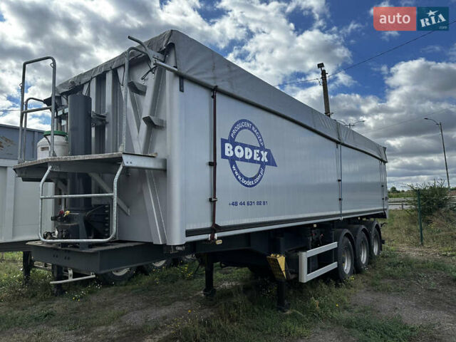 Віелтон НС 2005 у Умани на Automoto.ua Сірий Віелтон НС, об'ємом двигуна 0 л та пробігом 0 тис. км за 27000 $, фото 1 на Automoto.ua