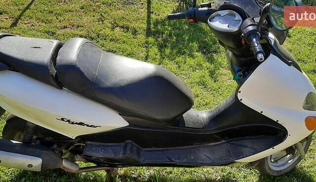 Белый Ямаха Маджести, объемом двигателя 0 л и пробегом 36 тыс. км за 350 $, фото 1 на Automoto.ua