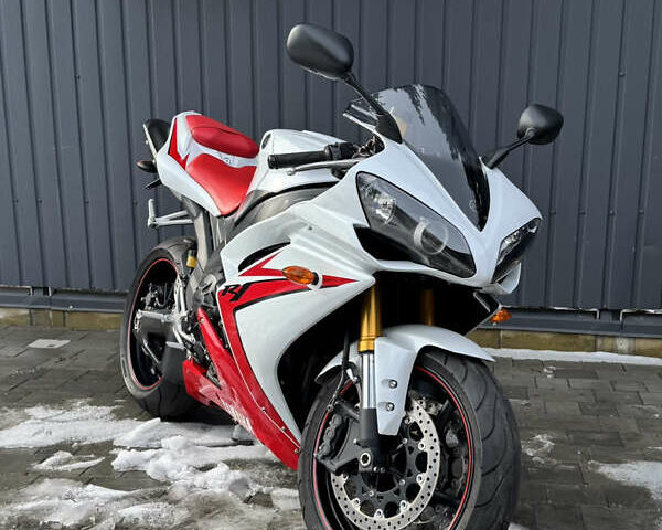 Белый Ямаха Р1, объемом двигателя 1 л и пробегом 21 тыс. км за 9200 $, фото 1 на Automoto.ua