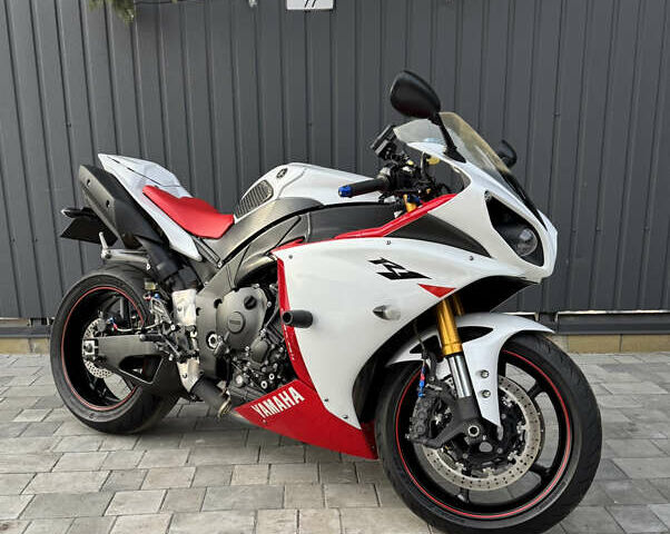 Белый Ямаха Р1, объемом двигателя 1 л и пробегом 25 тыс. км за 10500 $, фото 1 на Automoto.ua