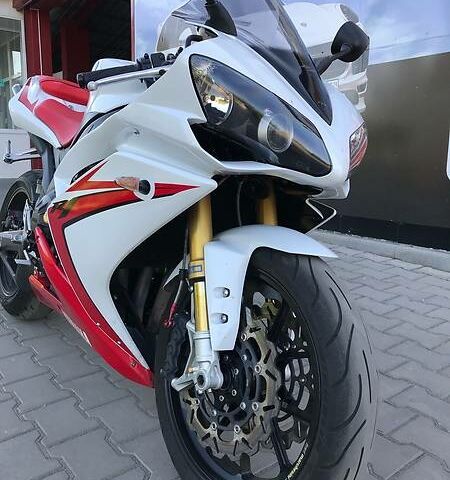 Білий Ямаха R1, об'ємом двигуна 1 л та пробігом 15 тис. км за 4800 $, фото 1 на Automoto.ua