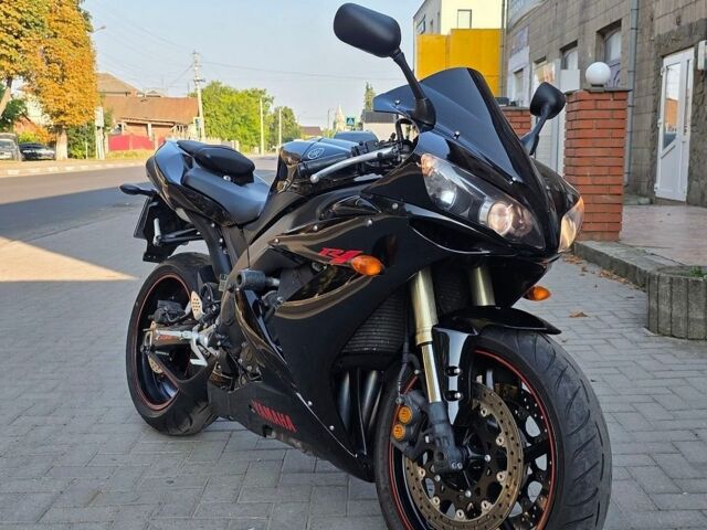 Чорний Ямаха R1, об'ємом двигуна 1 л та пробігом 19 тис. км за 7700 $, фото 1 на Automoto.ua