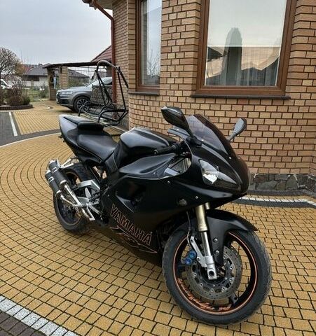 Чорний Ямаха R1, об'ємом двигуна 1 л та пробігом 35 тис. км за 5000 $, фото 1 на Automoto.ua