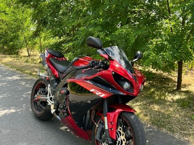 Червоний Ямаха R1, об'ємом двигуна 1 л та пробігом 25 тис. км за 13599 $, фото 1 на Automoto.ua