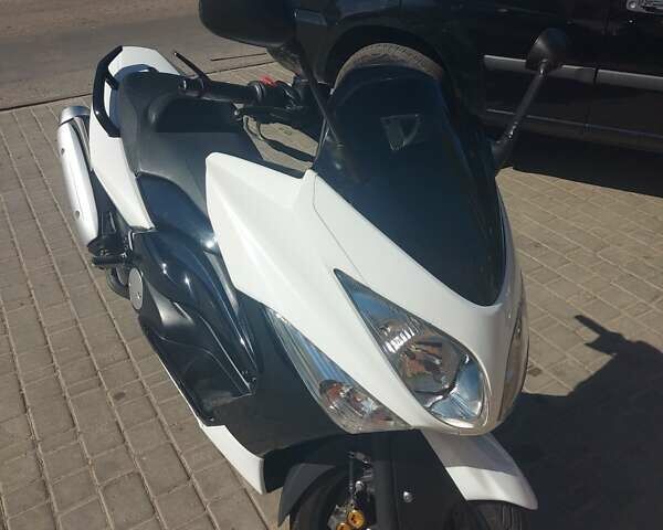 Білий Ямаха T-max, об'ємом двигуна 0.5 л та пробігом 26 тис. км за 2500 $, фото 1 на Automoto.ua