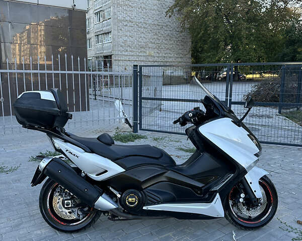 Білий Ямаха T-max, об'ємом двигуна 0.53 л та пробігом 30 тис. км за 6900 $, фото 1 на Automoto.ua