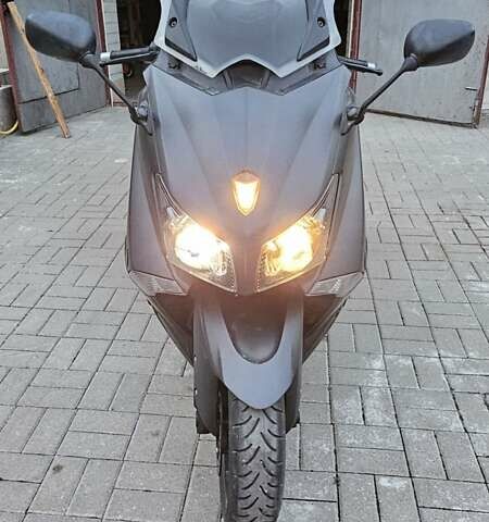 Сірий Ямаха T-max, об'ємом двигуна 0.53 л та пробігом 23 тис. км за 7500 $, фото 1 на Automoto.ua