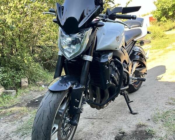 Білий Ямаха FZ-1, об'ємом двигуна 1 л та пробігом 66 тис. км за 6000 $, фото 1 на Automoto.ua