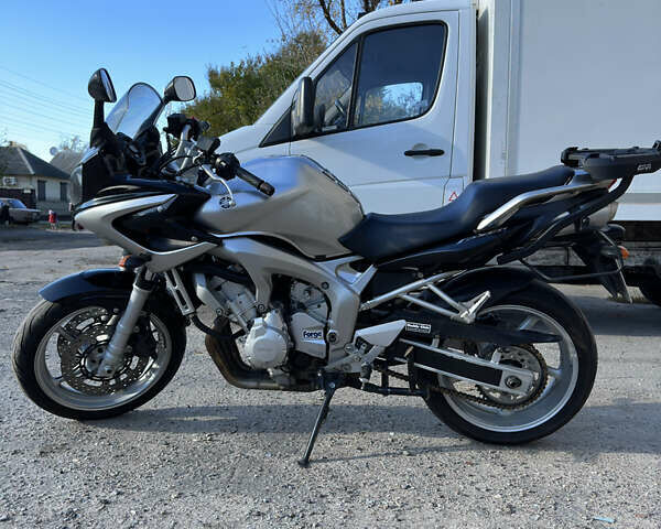 Серый Ямаха FZ6 Fazer, объемом двигателя 0.6 л и пробегом 38 тыс. км за 4400 $, фото 1 на Automoto.ua