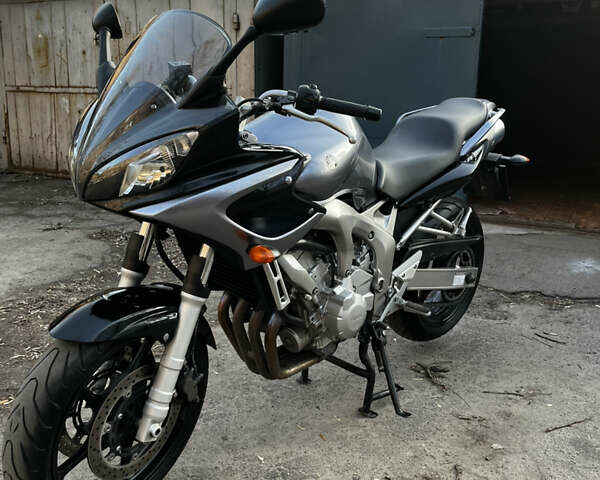 Серый Ямаха FZ6 Fazer, объемом двигателя 0.6 л и пробегом 29 тыс. км за 5400 $, фото 1 на Automoto.ua