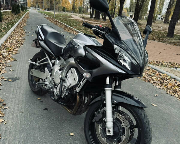 Серый Ямаха FZS 600 Fazer, объемом двигателя 0.6 л и пробегом 52 тыс. км за 5400 $, фото 1 на Automoto.ua