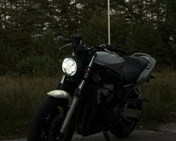 Серый Ямаха FZS 600 Fazer, объемом двигателя 0.6 л и пробегом 60 тыс. км за 3000 $, фото 1 на Automoto.ua