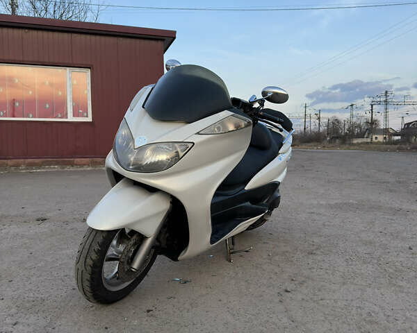 Белый Ямаха Majesty 250, объемом двигателя 0.25 л и пробегом 44 тыс. км за 1800 $, фото 1 на Automoto.ua