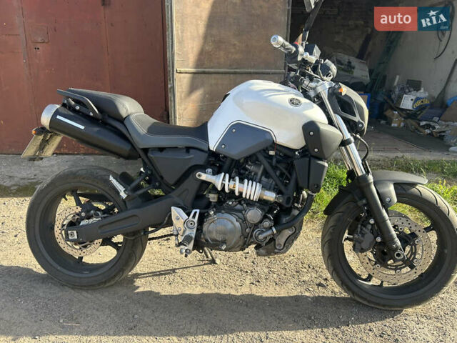 Белый Ямаха MT-03, объемом двигателя 0.6 л и пробегом 19 тыс. км за 3650 $, фото 1 на Automoto.ua