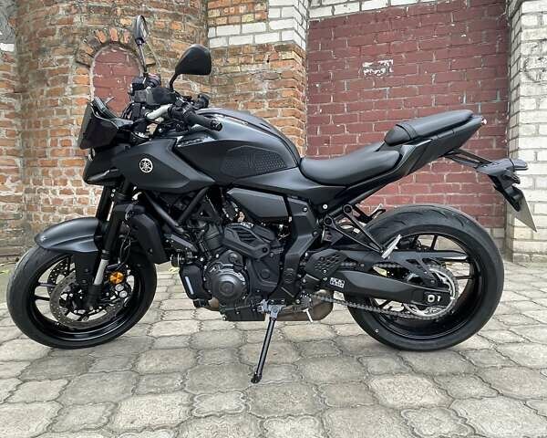 Черный Ямаха MT-07, объемом двигателя 0.7 л и пробегом 4 тыс. км за 10000 $, фото 1 на Automoto.ua